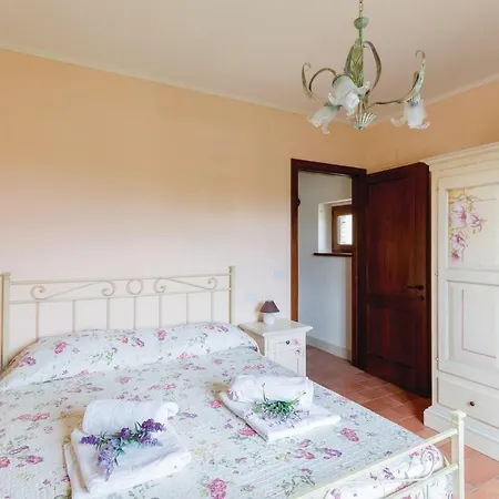 Nine-bedroom Holiday In Perugia -pg- Civitella D'Arna