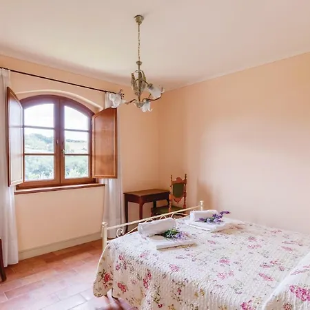 Nine-bedroom Holiday In Perugia -pg- بيت للعطل *